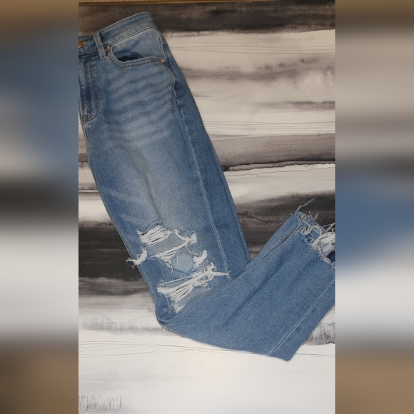 High rise distressed jeans - Picture 2 of 3